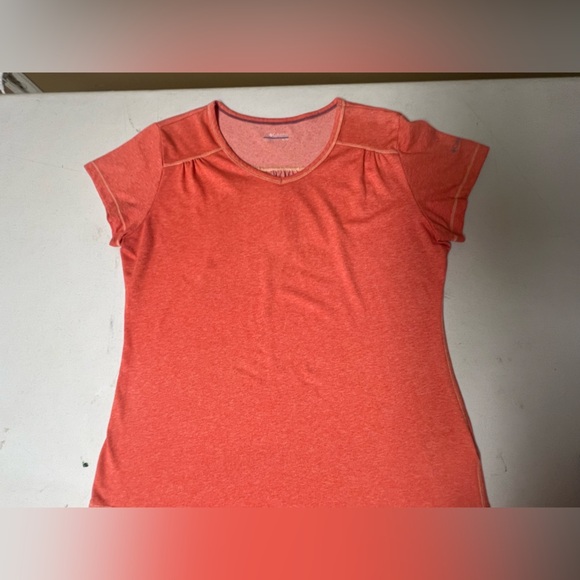 COLUMBIA SPORTSWEAR LADIES SHORT SLEEVE ATHLETIC TOP CORAL COLOR SIZE XL V NECK - Picture 7 of 9